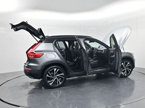 Used 2019 Volvo XC40 T5 R-Design image 68