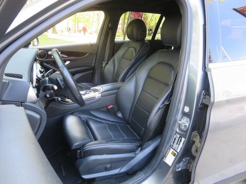 Used 2017 Mercedes-Benz GLC 300 4MATIC image 10