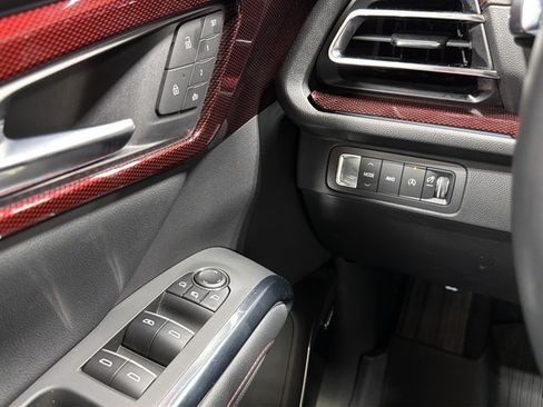 Used 2025 Chevrolet Traverse RS w/ LPO, Floor Liner Package AWD/4WD image 25