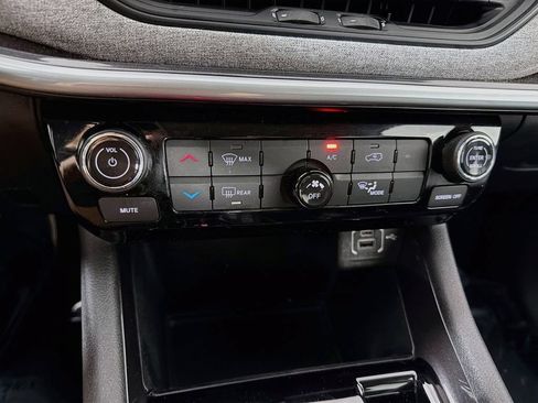 Used 2022 Jeep Compass Latitude FWD image 15