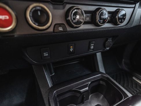 Used 2016 Toyota Tacoma TRD Sport image 21