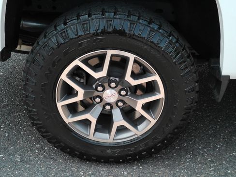 Certified 2022 GMC Canyon AT4 w/ Trailering Package AWD/4WD image 32