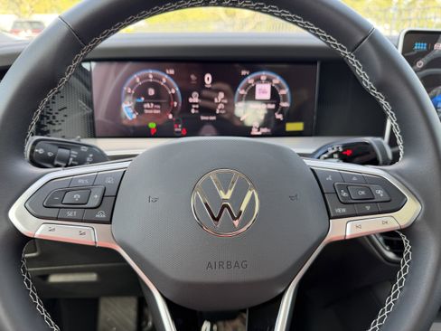 New 2026 Volkswagen Tiguan SE image 28