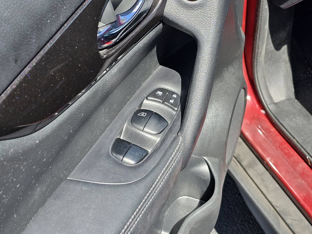 Used 2019 Nissan Rogue SV FWD image 17