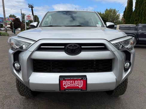 Used 2020 Toyota 4Runner SR5 AWD/4WD image 3