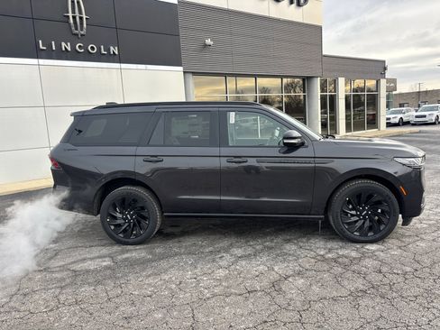 New 2026 Lincoln Navigator Reserve w/ Jet Appearance Package AWD/4WD image 8