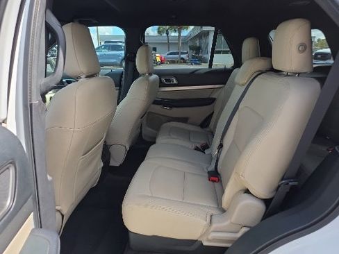 Certified 2018 Ford Explorer XLT image 18