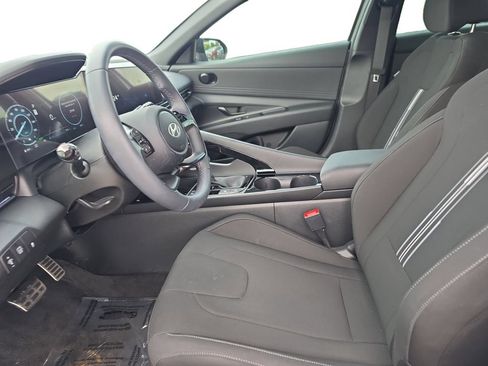 New 2025 Hyundai Elantra SEL FWD image 9