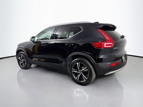 Certified 2025 Volvo XC40 B5 Core image 8
