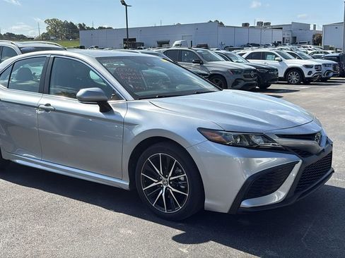 Used 2024 Toyota Camry SE FWD image 2