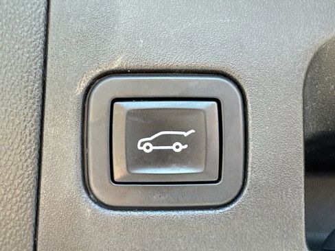 Used 2017 Cadillac XT5 Luxury w/ Driver Awareness Package FWD image 19
