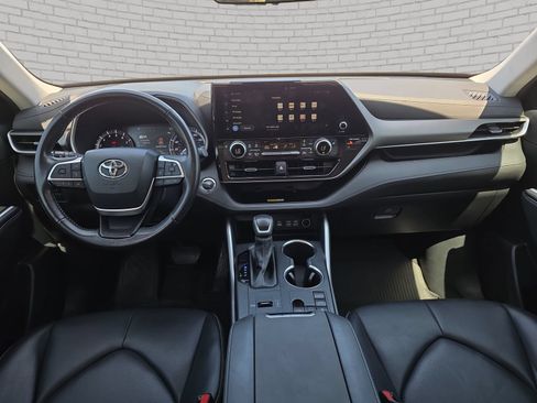 Used 2023 Toyota Highlander XLE FWD image 10