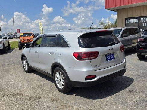Used 2019 Kia Sorento AWD V6 image 2