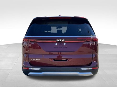 Used 2024 Kia Carnival LX image 4