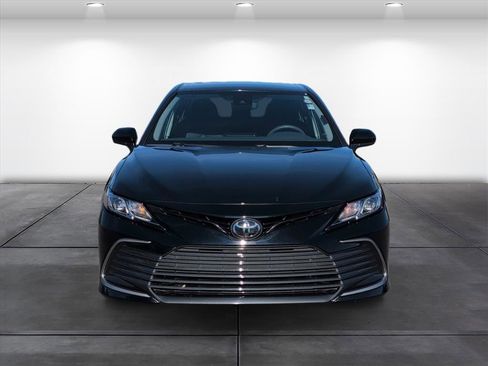 Used 2022 Toyota Camry LE image 4