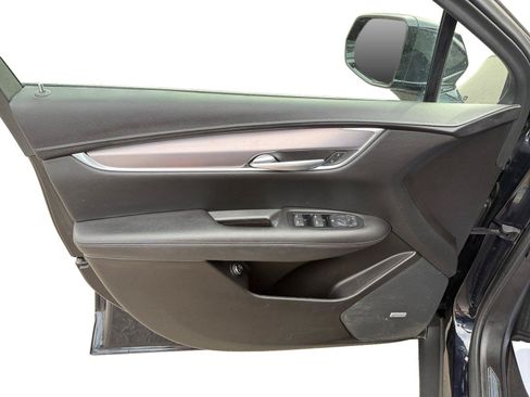 Used 2022 Cadillac XT5 Luxury AWD/4WD image 9