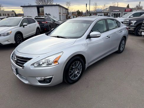 Used 2013 Nissan Altima 3.5 SV w/ Navigation Pkg FWD image 5