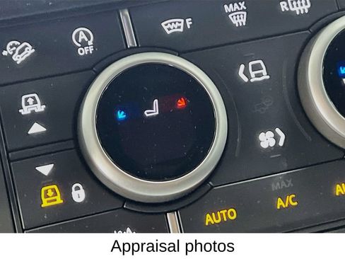 Used 2025 Land Rover Defender 90 X-Dynamic SE AWD/4WD image 23