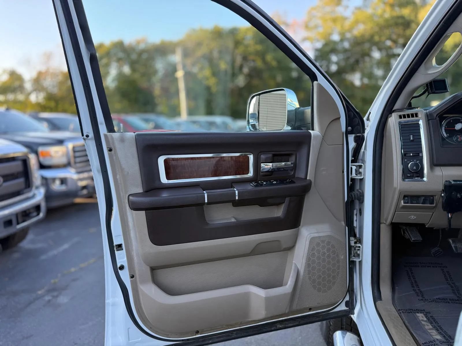 Used 2012 RAM 2500 Laramie w/ Cold Weather Group AWD/4WD image 13