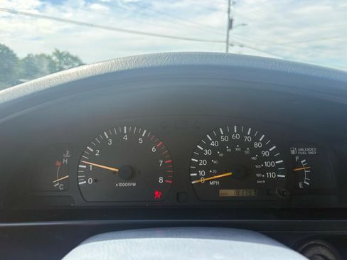 Used 2000 Toyota Tacoma PreRunner RWD image 11