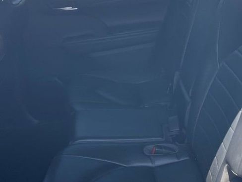 Used 2022 Toyota Highlander XLE FWD image 12