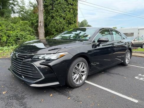 Used 2019 Toyota Avalon XLE w/ Moonroof Package FWD image 8