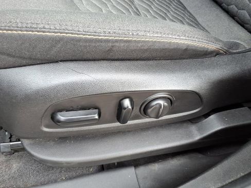 Used 2019 Chevrolet Equinox LT w/ Driver Convenience Package image 15