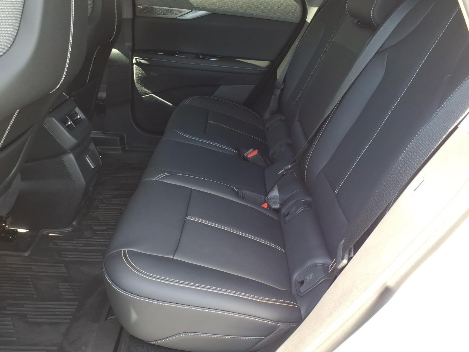 New 2027 Cadillac Optiq Luxury w/ LPO, Floor Liner Package AWD/4WD image 11