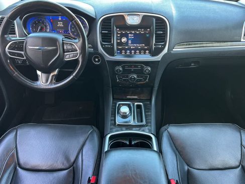 Used 2019 Chrysler 300 Limited RWD image 4