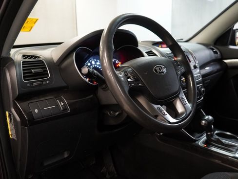 Used 2014 Kia Sorento LX image 6