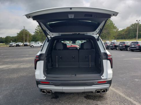 New 2026 Chevrolet Traverse LT w/ LPO, Floor Liner Package image 9
