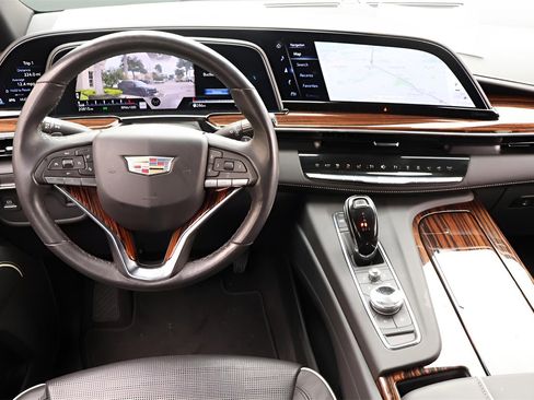 Used 2023 Cadillac Escalade Premium Luxury image 17