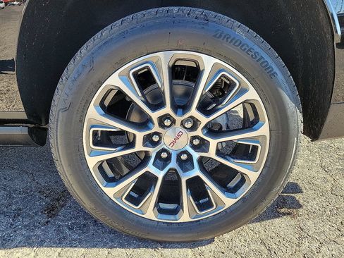 Used 2026 GMC Yukon XL Denali w/ Sun & Power Step Package AWD/4WD image 10