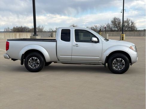 Used 2014 Nissan Frontier PRO-4X image 9