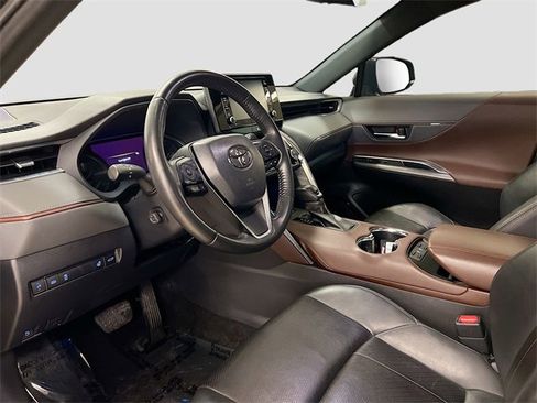 Used 2021 Toyota Venza XLE image 17