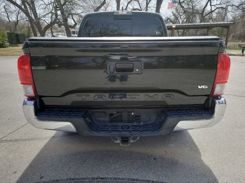 Used 2017 Toyota Tacoma TRD Off-Road image 6