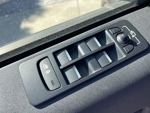 Used 2023 Land Rover Discovery Sport S image 13