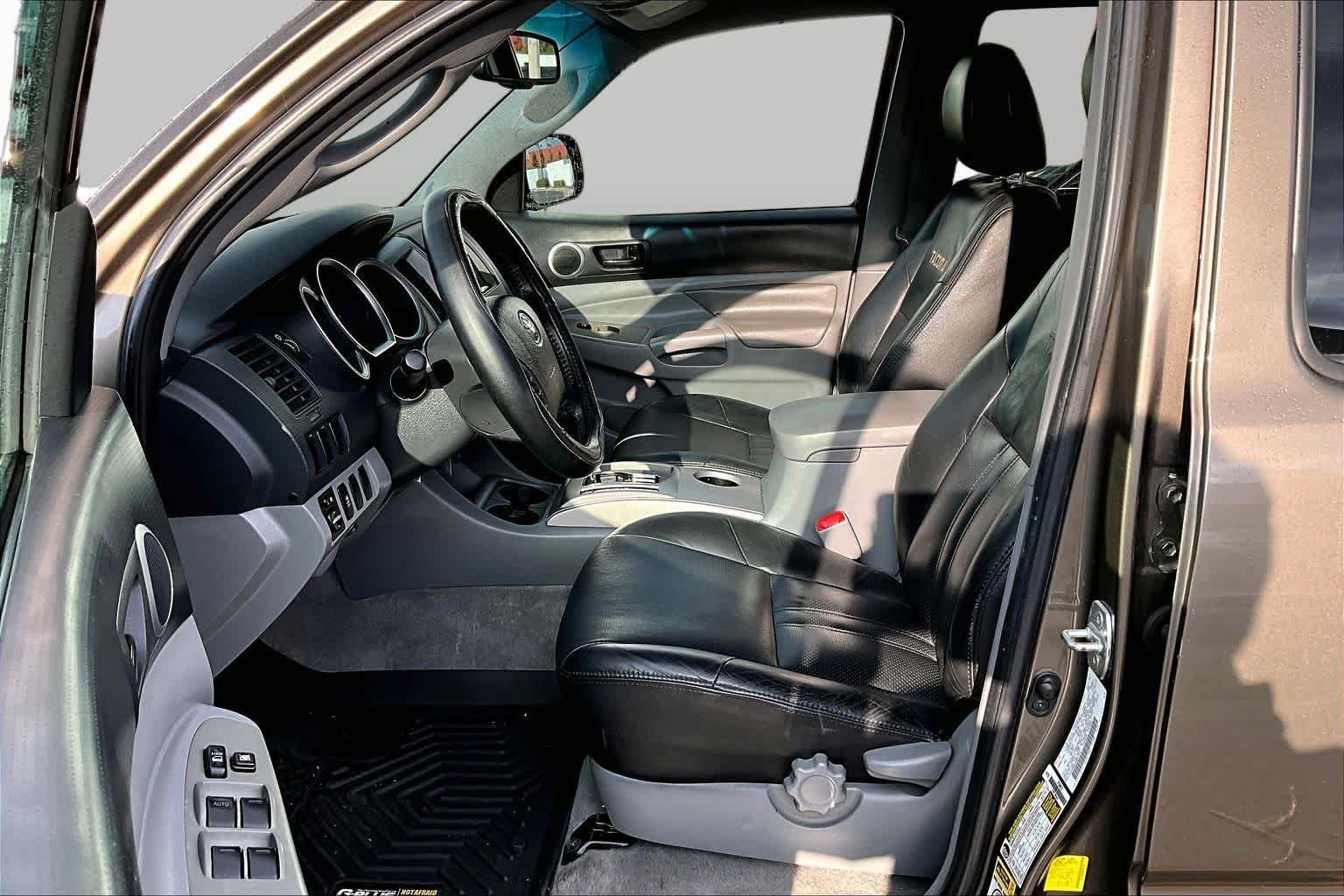 Used 2011 Toyota Tacoma PreRunner w/ SR5 Pkg #2 RWD image 7