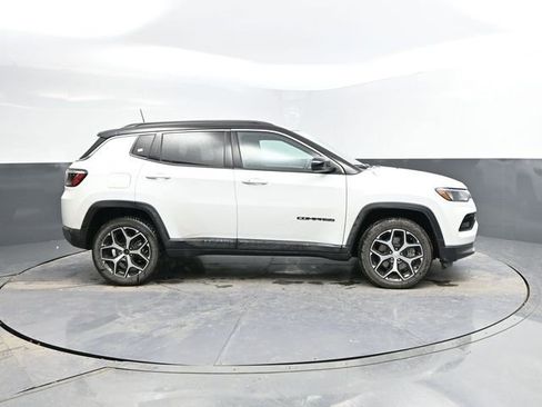 Used 2024 Jeep Compass Limited image 12