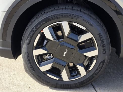 New 2027 Kia Telluride S w/ Towing Package image 8