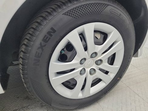 Used 2020 Chevrolet Sonic LT FWD image 31