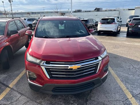 Used 2023 Chevrolet Traverse LT w/ LT Premium Package AWD/4WD image 4