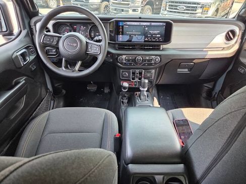 Used 2024 Jeep Wrangler Unlimited AWD/4WD image 14