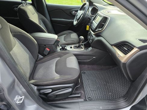 Used 2017 Jeep Cherokee Altitude image 13