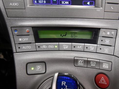 Used 2014 Toyota Prius Two image 20