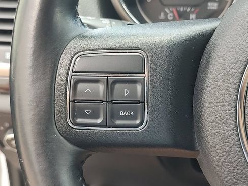 Used 2013 Jeep Grand Cherokee Laredo w/ Laredo E Group AWD/4WD image 19