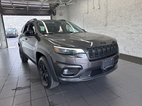 Used 2022 Jeep Cherokee Latitude AWD/4WD image 2