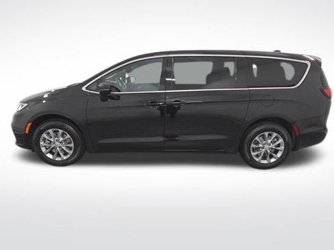 New 2026 Chrysler Pacifica Select image 2