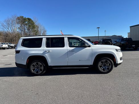 Used 2024 Jeep Wagoneer Series II w/ Flexible Seating Group image 4