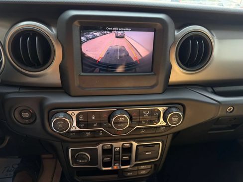 Used 2018 Jeep Wrangler Unlimited Sport S AWD/4WD image 23